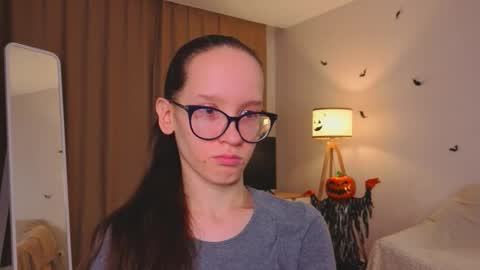 Sara online show from 11-27-25, 04:20