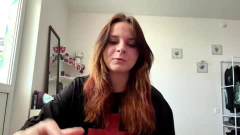 Snapshot of lynhittner chatting on 04-15-26, 10:11 Sophia online show from 04-15-26, 10:11