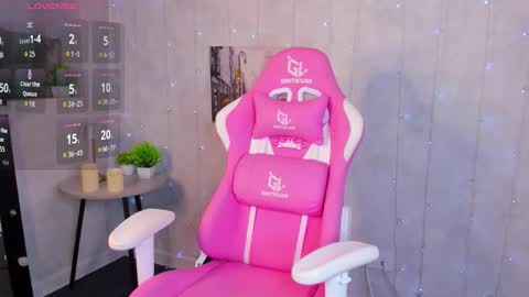 Snapshot of lynn_martin chatting on 10-25-25, 11:21 Lynn online show from 10-25-25, 11:21