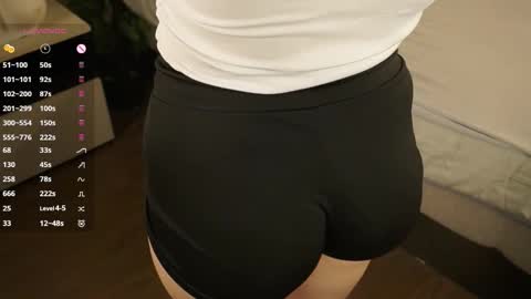 Snapshot of lynngroves chatting on 10-27-25, 05:22 Lola online show from 10-27-25, 05:22