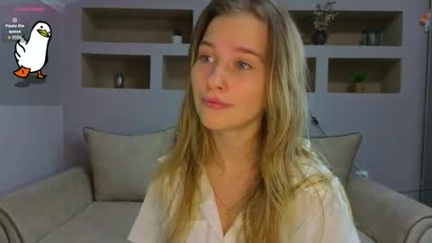 Snapshot of lynntiny chatting on 10-30-25, 04:08 Lynn online show from 10-30-25, 04:08