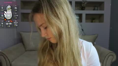 Snapshot of lynntiny chatting on 11-09-25, 03:32 Lynn online show from 11-09-25, 03:32