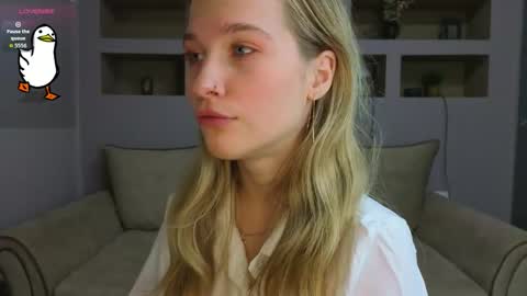 Snapshot of lynntiny chatting on 11-23-25, 03:45 Lynn online show from 11-23-25, 03:45