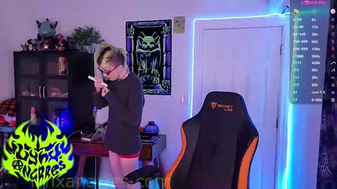 Snapshot of lynxanarres chatting on 11-05-25, 04:56 Lynx Anarres online show from 11-05-25, 04:56