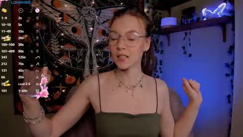 Snapshot of lyra_thenymph chatting on 10-19-25, 10:38 Lyra online show from 10-19-25, 10:38