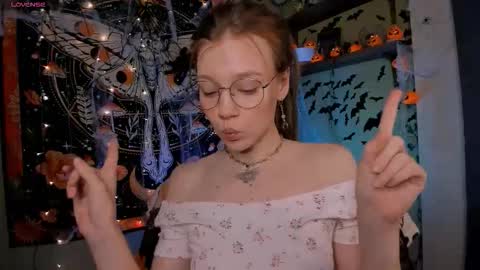 Snapshot of lyra_thenymph chatting on 10-26-25, 02:01 Lyra online show from 10-26-25, 02:01