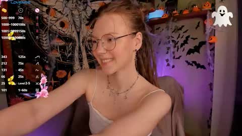 Snapshot of lyra_thenymph chatting on 11-04-25, 12:10 Lyra online show from 11-04-25, 12:10