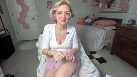 Lyra Greene online show from 02-02-26, 05:39