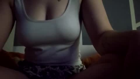 lyssacroft online show from 12-22-25, 08:11