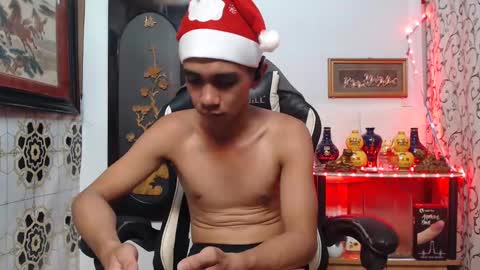 Snapshot of lyubovmoya3 chatting on 12-15-24, 09:56 SWEETPINOY online show from 12-15-24, 09:56