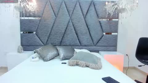 Lyxi online show from 02-25-25, 03:05