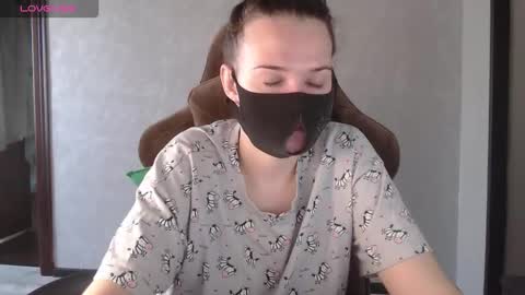 Snapshot of m00n8kiki chatting on 10-16-25, 07:42 Ksu online show from 10-16-25, 07:42