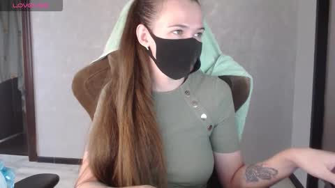 Snapshot of m00n8kiki chatting on 10-20-25, 06:25 Ksu online show from 10-20-25, 06:25