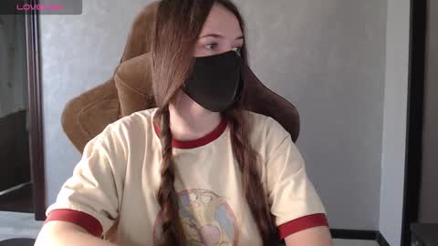 Snapshot of m00n8kiki chatting on 10-23-25, 05:51 Ksu online show from 10-23-25, 05:51