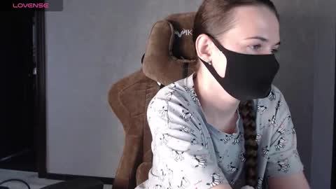 Snapshot of m00n8kiki chatting on 11-15-25, 05:49 Ksu online show from 11-15-25, 05:49