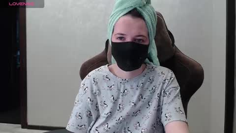 Snapshot of m00n8kiki chatting on 11-25-25, 07:19 Ksu online show from 11-25-25, 07:19