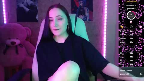 Snapshot of m_e_l_i_s_s_a_ chatting on 11-18-25, 08:24 Melissa online show from 11-18-25, 08:24