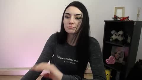 m_i_k_i_ online show from 02-16-26, 12:23