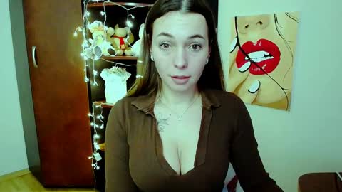 Snapshot of m_vikki chatting on 02-11-25, 01:41 Vikki online show from 02-11-25, 01:41