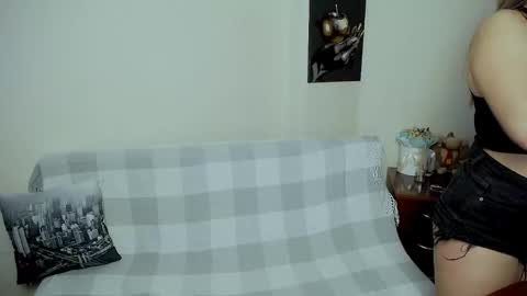 Snapshot of m_vikki chatting on 09-16-25, 02:07 Vikki online show from 09-16-25, 02:07