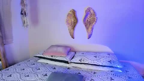 Macarena  online show from 10-21-25, 10:21