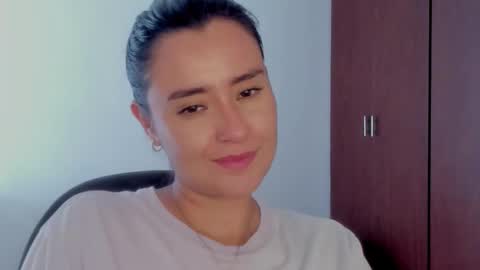 Snapshot of macarenax chatting on 10-27-25, 05:06 Maca online show from 10-27-25, 05:06