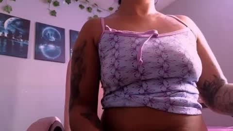 Snapshot of macey_hairy chatting on 10-16-25, 02:29 Macey Elliot Modelo Independiente online show from 10-16-25, 02:29