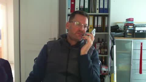 Snapshot of macfly67 chatting on 12-18-24, 10:19 macfly67 online show from 12-18-24, 10:19