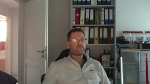 Snapshot of macfly67 chatting on 12-27-24, 02:22 macfly67 online show from 12-27-24, 02:22