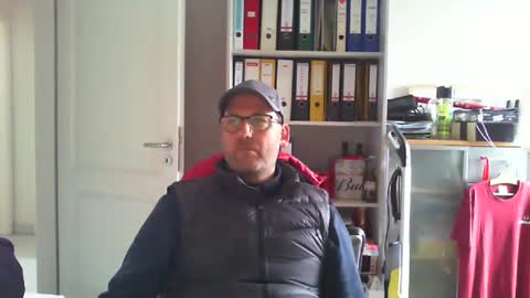 Snapshot of macfly67 chatting on 01-20-25, 12:18 macfly67 online show from 01-20-25, 12:18