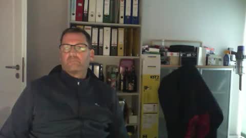 Snapshot of macfly67 chatting on 10-05-25, 04:16 macfly67 online show from 10-05-25, 04:16