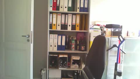 Snapshot of macfly67 chatting on 10-13-25, 09:31 macfly67 online show from 10-13-25, 09:31