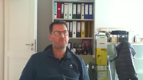 Snapshot of macfly67 chatting on 10-31-25, 12:50 macfly67 online show from 10-31-25, 12:50