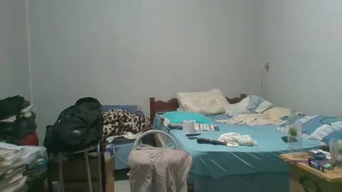 Snapshot of machoalex chatting on 12-17-24, 08:23 MACHOLIVRE online show from 12-17-24, 08:23