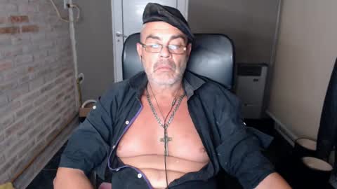 MACHO BUSCADOR online show from 12-22-24, 04:39