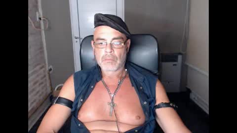 MACHO BUSCADOR online show from 01-24-25, 02:49