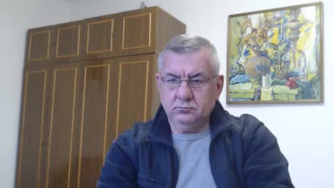 Snapshot of machomale3 chatting on 12-18-24, 01:23 Macho online show from 12-18-24, 01:23