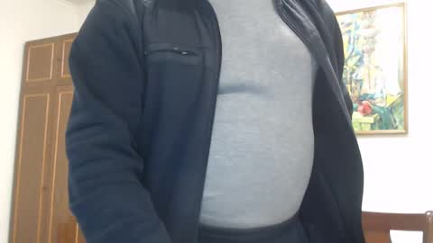 Snapshot of machomale3 chatting on 01-17-25, 06:12 Macho online show from 01-17-25, 06:12