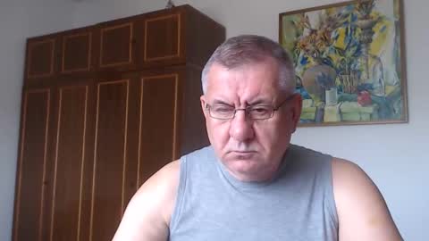 Snapshot of machomale3 chatting on 09-24-25, 01:03 Macho online show from 09-24-25, 01:03
