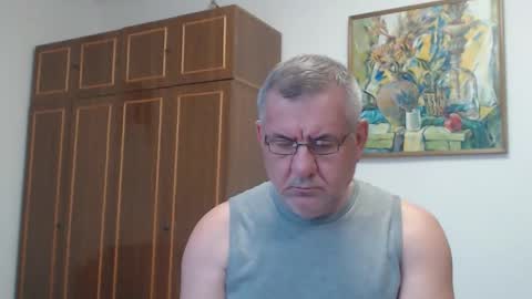 Snapshot of machomale3 chatting on 09-28-25, 03:28 Macho online show from 09-28-25, 03:28
