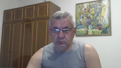Snapshot of machomale3 chatting on 10-04-25, 04:05 Macho online show from 10-04-25, 04:05