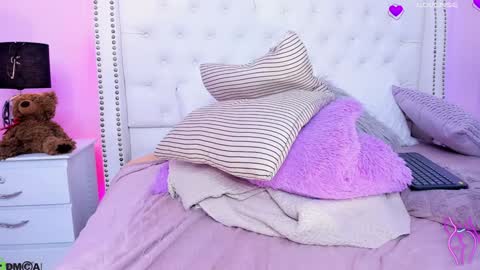 Snapshot of mackenzie_17 chatting on 01-23-25, 05:24 Mackenzie online show from 01-23-25, 05:24