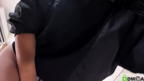 Snapshot of mackenzie_17 chatting on 10-09-25, 04:21 Mackenzie online show from 10-09-25, 04:21