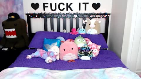 Snapshot of mackenziewolfe chatting on 12-13-24, 06:10 Mackenzie Wolfe online show from 12-13-24, 06:10