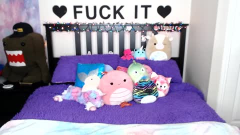 Snapshot of mackenziewolfe chatting on 12-15-24, 07:24 Mackenzie Wolfe online show from 12-15-24, 07:24