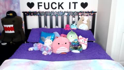 Snapshot of mackenziewolfe chatting on 12-20-24, 07:12 Mackenzie Wolfe online show from 12-20-24, 07:12