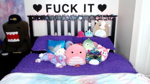 Snapshot of mackenziewolfe chatting on 12-22-24, 08:16 Mackenzie Wolfe online show from 12-22-24, 08:16