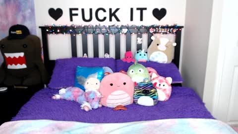 Snapshot of mackenziewolfe chatting on 12-24-24, 07:17 Mackenzie Wolfe online show from 12-24-24, 07:17