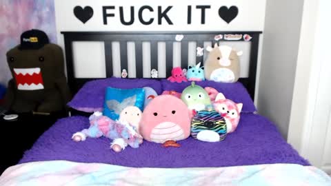 Snapshot of mackenziewolfe chatting on 01-03-25, 08:00 Mackenzie Wolfe online show from 01-03-25, 08:00