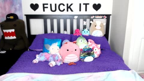 Snapshot of mackenziewolfe chatting on 01-15-25, 07:59 Mackenzie Wolfe online show from 01-15-25, 07:59